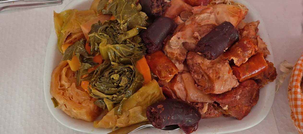 Tradicional cozido à portuguesa leva carnes, legumes e embutidos; aprenda, Culinaria 013